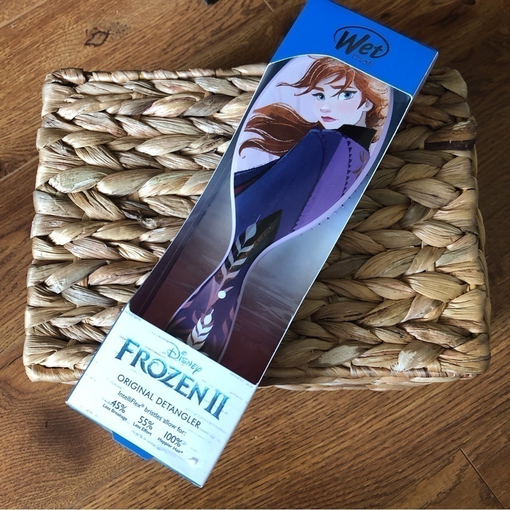 Wet x Disney Frozen II: Anna original detangler hair brush